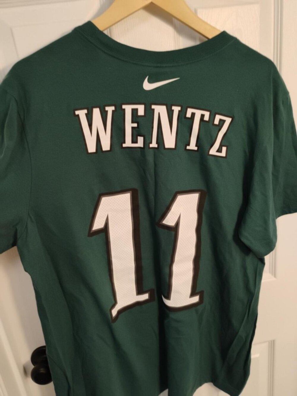 NWT Flaw Nike Carson Wentz #11 Eagles Men’s Large T-Shirt